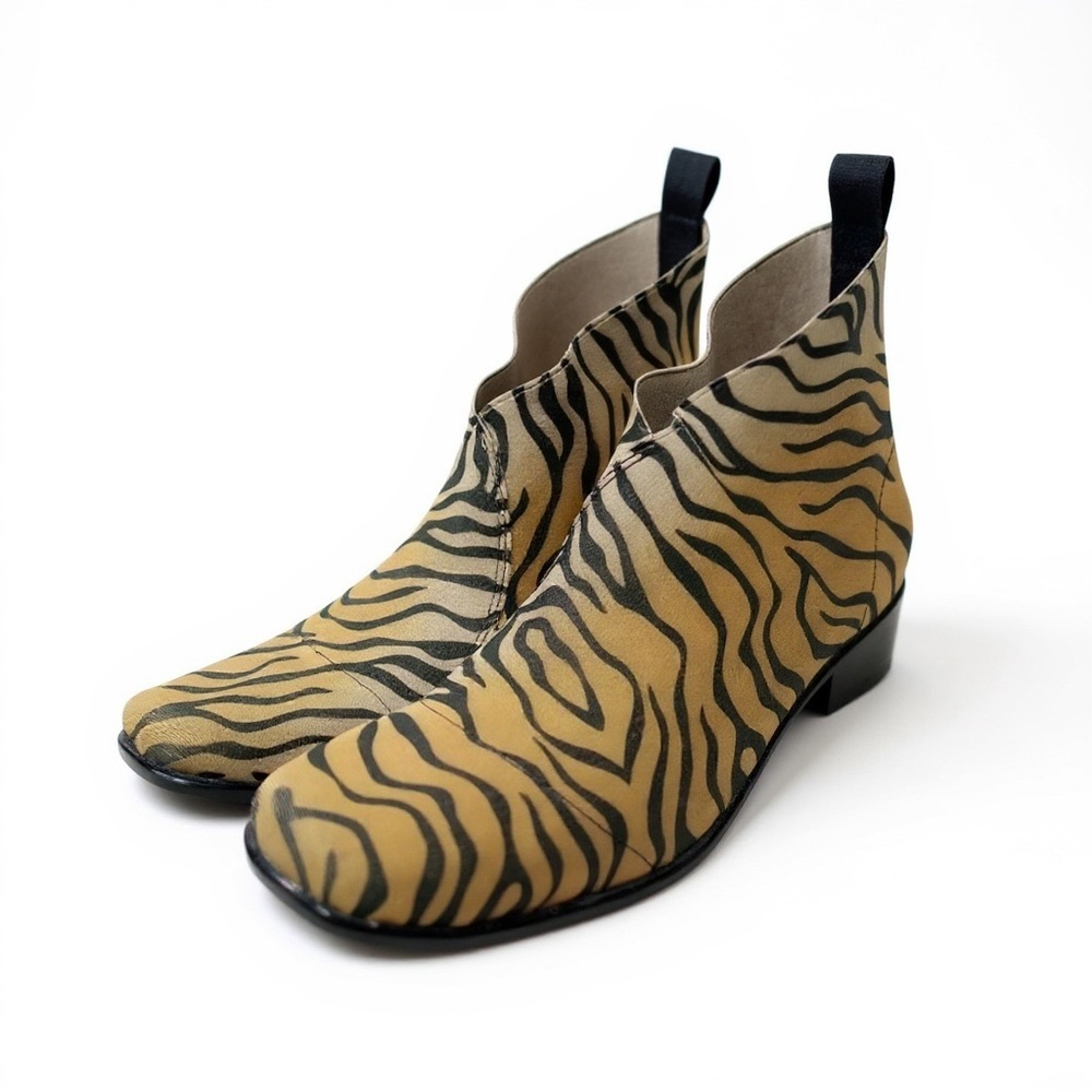 Charleston Shoe Co Telfair Tiger Stripe Print Ankle Boots Slip on Heels Size 9